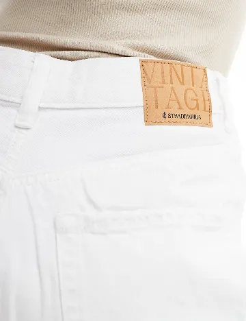 Pantaloni scurti Stradivarius, alb Alb