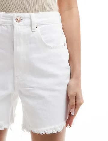 Pantaloni scurti Stradivarius, alb Alb