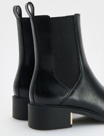 Ghete Reserved, negru