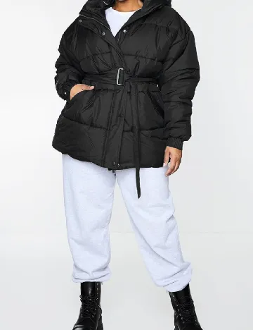 Geaca PrettyLittleThing Plus Size, negru Negru