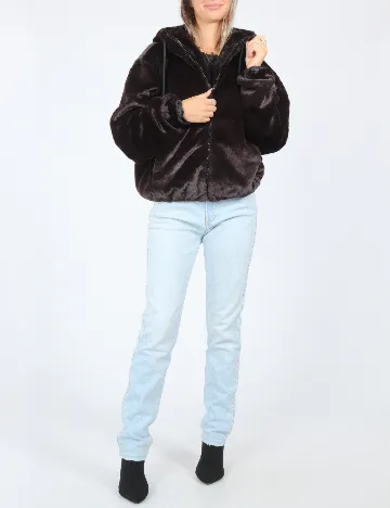 Jacheta Stradivarius, maro inchis Maro