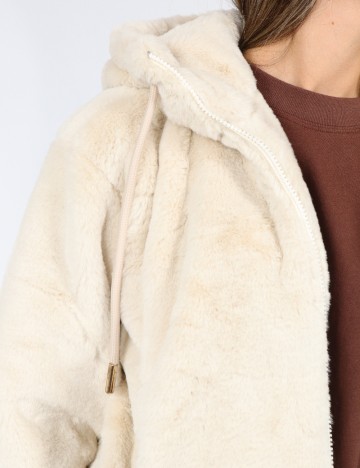 Jacheta Stradivarius, bej