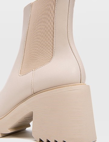 Botine Stradivarius, crem