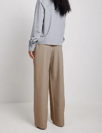 Pantaloni NA-KD, maro Maro