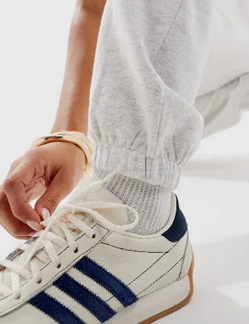 Pantaloni ASOS, gri deschis Gri