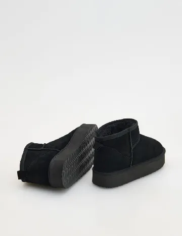 Ghete Reserved, negru Negru