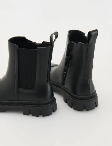 Ghete Reserved, negru Negru