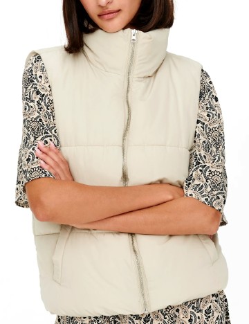 Vesta Jacqueline de Yong, bej