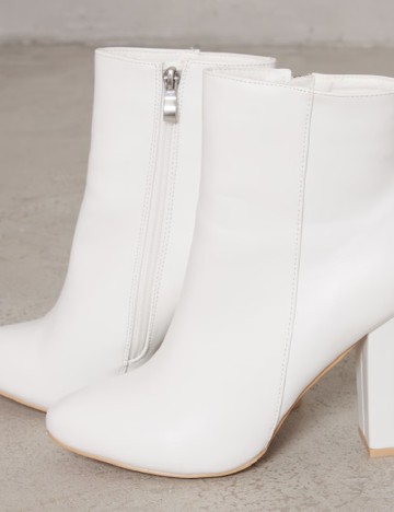 Botine PrettyLittleThing, alb