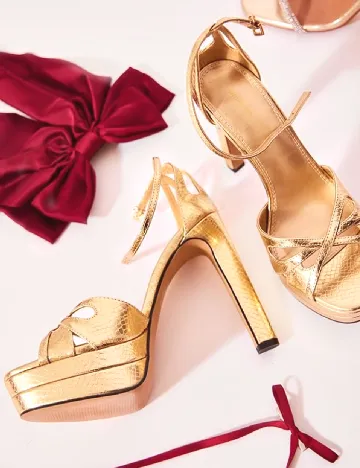 Sandale PrettyLittleThing, auriu Galben