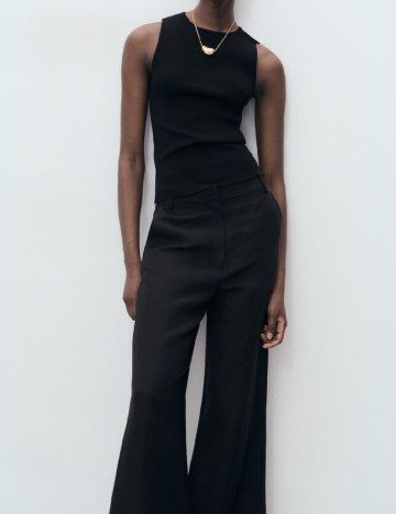 Maiou Mango, negru