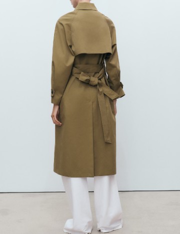 Trench Mango, kaki