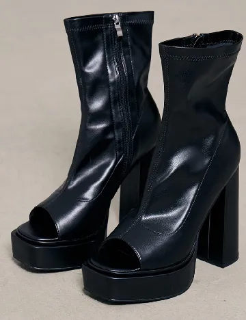 Botine PrettyLittleThing, negru Negru