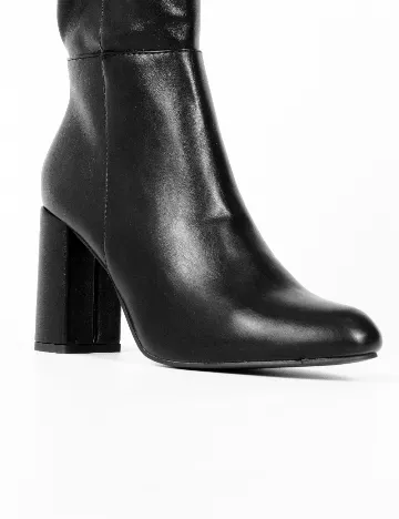 Cizme PrettyLittleThing, negru Negru