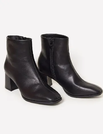 Botine PrettyLittleThing, negru Negru