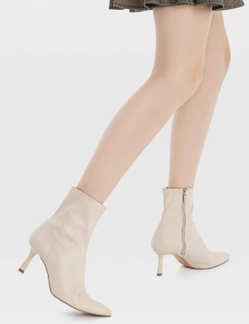 Botine Stradivarius, crem