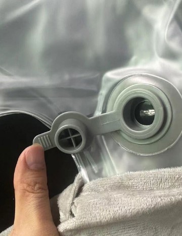 Perna gonflabila pentru calatorie SHEIN, gri deschis