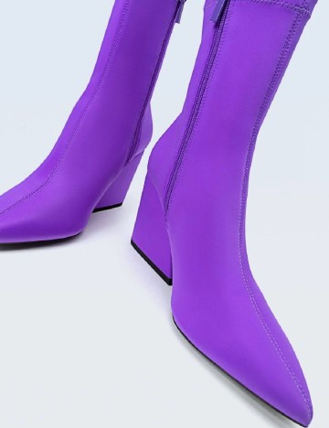 Botine Stradivarius, mov