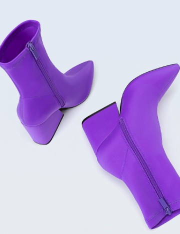 Botine Stradivarius, mov