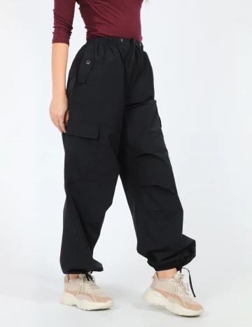 Pantaloni Bershka, negru Negru