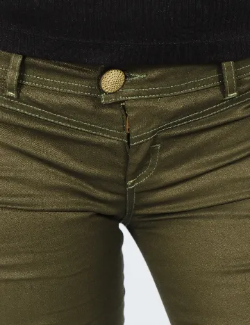 Pantaloni Bershka, verde Verde