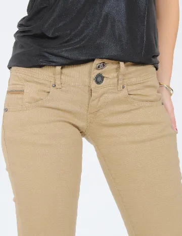 Blugi Bershka, kaki Maro