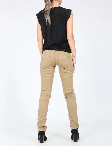 Blugi Bershka, kaki Maro