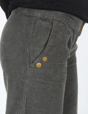 Pantaloni Bershka, verde Verde