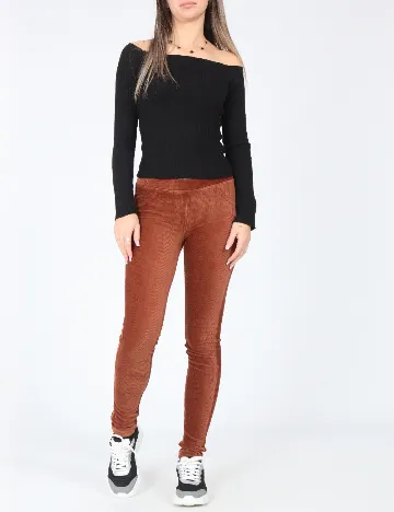 Pantaloni Bershka, maro Maro