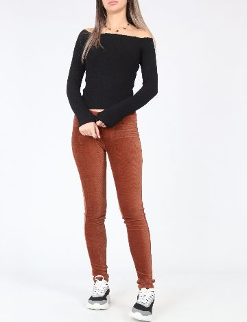 Pantaloni Bershka, maro