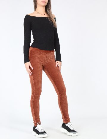 Pantaloni Bershka, maro