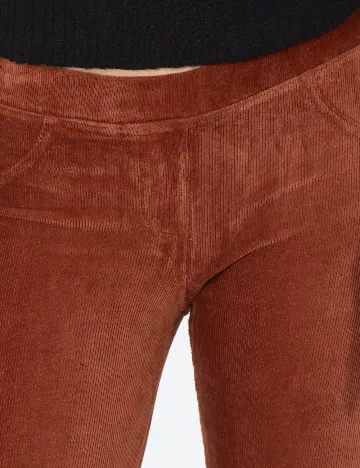 Pantaloni Bershka, maro Maro