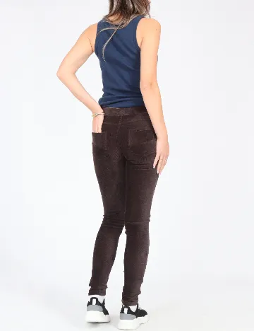 Pantaloni Bershka, maro inchis Maro