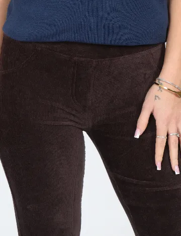 Pantaloni Bershka, maro inchis Maro