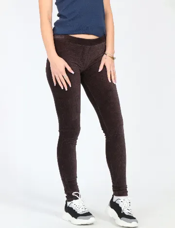 Pantaloni Bershka, maro inchis Maro