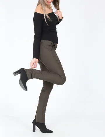 Pantaloni Bershka, verde Verde