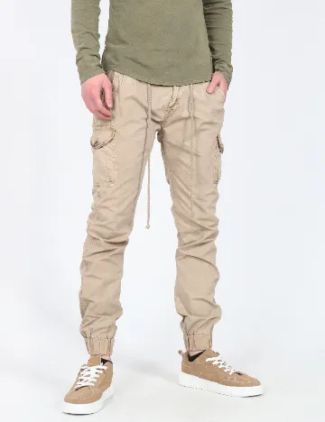Pantaloni Bershka, maro deschis Maro