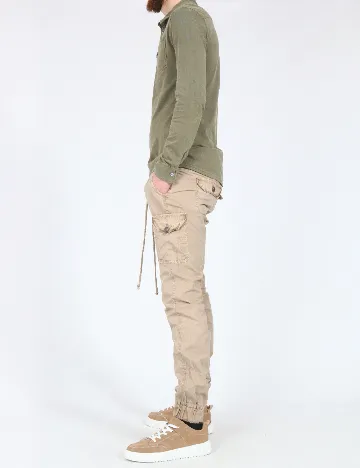 Pantaloni Bershka, maro deschis Maro