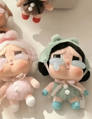 Breloc Cry Baby POP MART, mix culori Mix culori