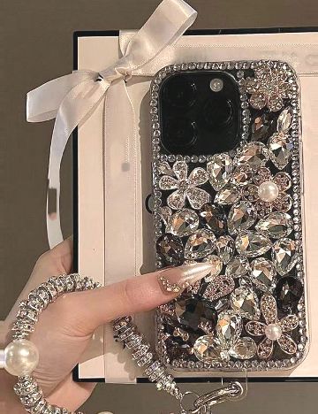 Husa iPhone 15 Pro SHEIN, argintiu