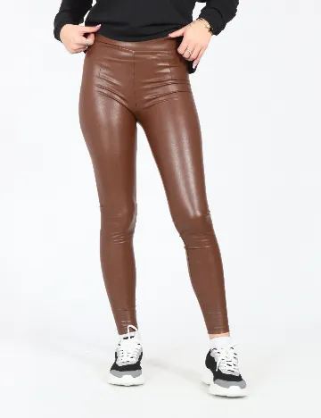 Pantaloni Bershka, maro Maro