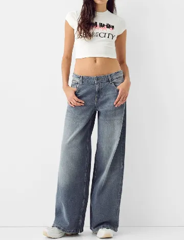 Top Bershka, alb Alb