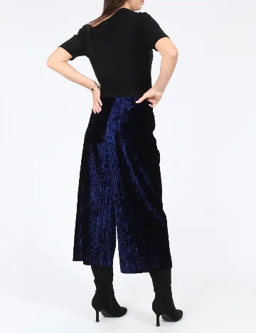 Pantaloni trei sferturi Bershka, bleumarin Albastru