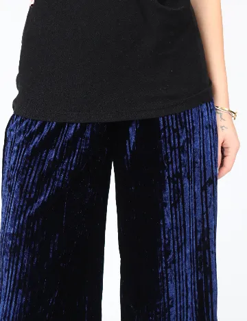 Pantaloni trei sferturi Bershka, bleumarin Albastru