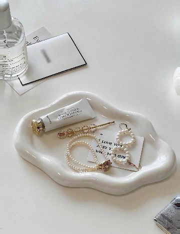 Tavita decorativa SHEIN, alb