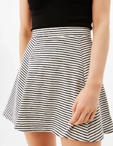 Fusta Bershka, alb Alb