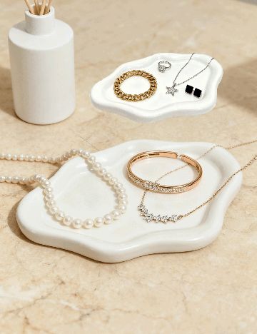 Tavita decorativa SHEIN, alb