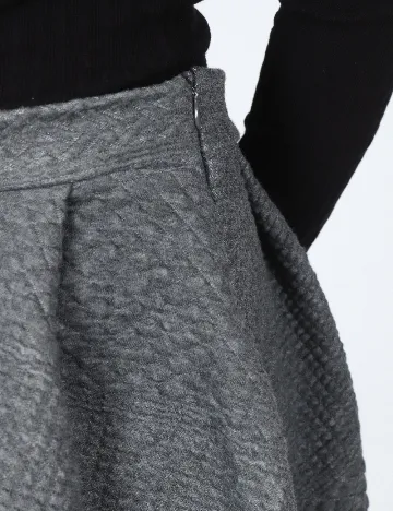 Fusta Bershka, gri Gri