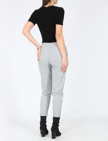Pantaloni Bershka, gri Gri