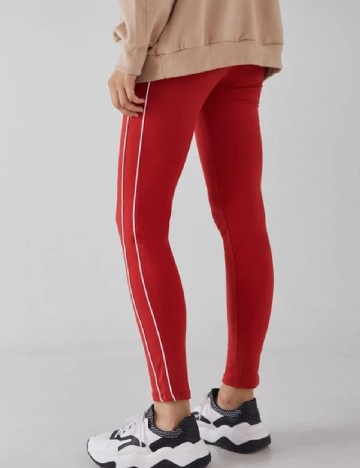 Pantaloni Bershka, rosu